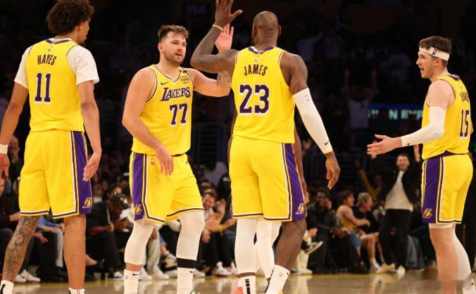 2月24日讯 近日，湖人名宿拜伦·斯科特在《Byron Scott's Fast