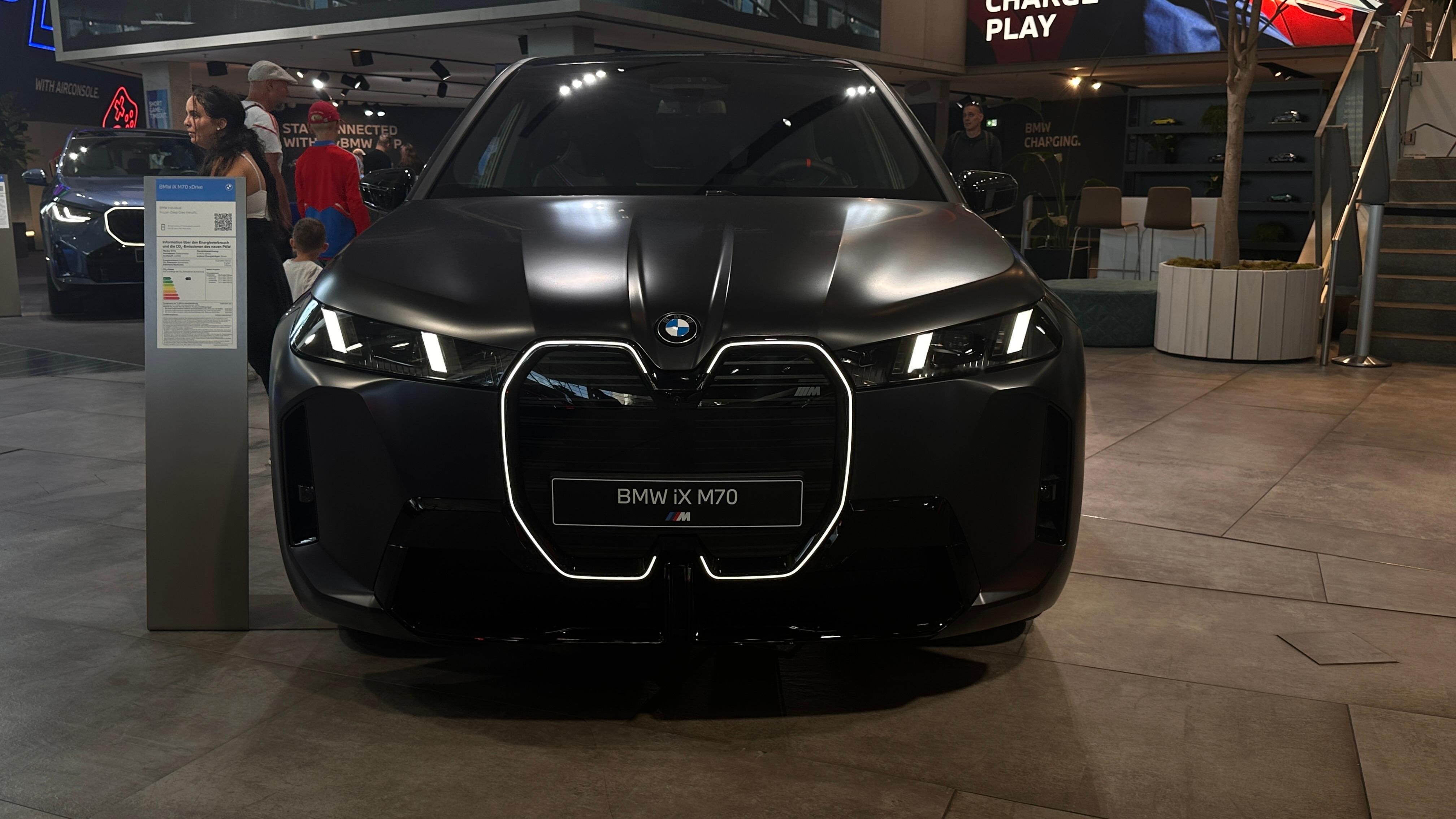 新款iX真好看！我与汽车的日常宝马ixbmwsky[超话]  ​​​