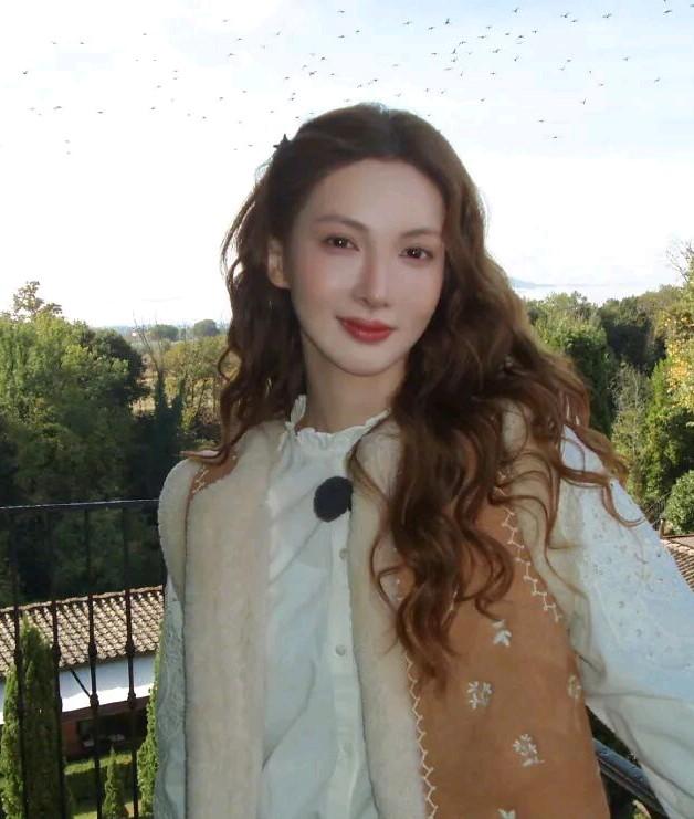 金晨啊金晨这是聪明反被聪明误啊，如果真的引发交通事故直接在原地报警处理就好了，又