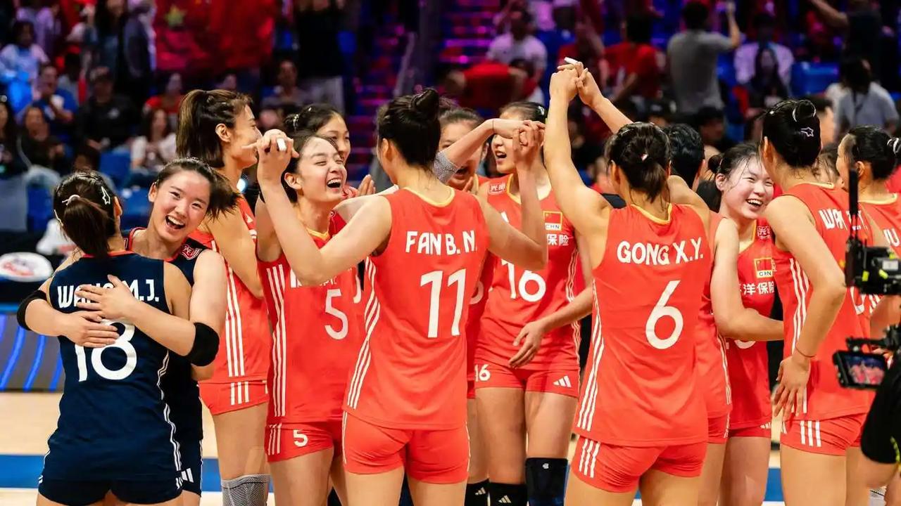 年轻的中国女排迎来首胜


前天，年轻的中国女排，以0一3不敌捷克女排后，昨天晚