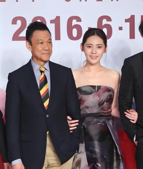 2011年，65岁的王学圻做出了一个震惊圈内外的决定，不顾结婚40年的发妻孙昌宁