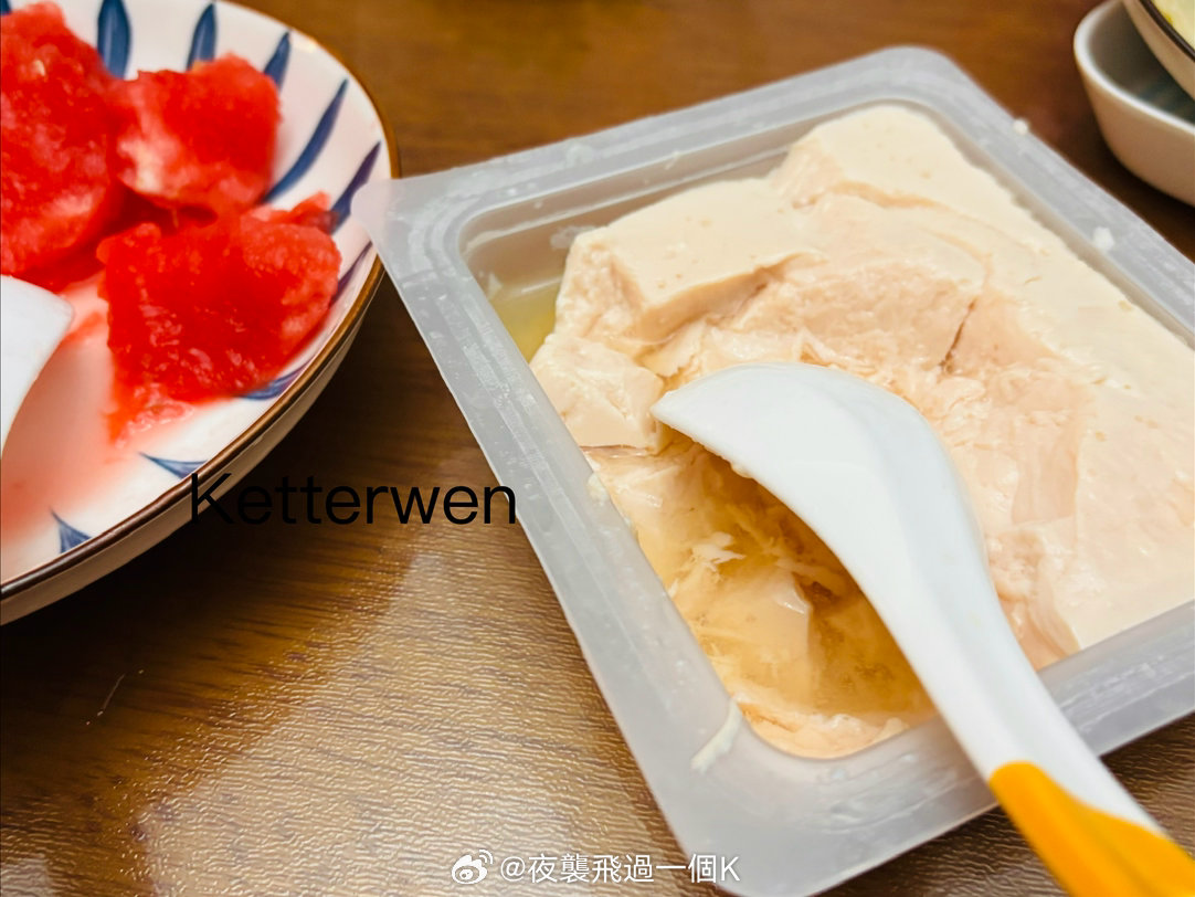 西瓜冰淇淋豆腐配西瓜，真的是绝配[二哈][二哈][二哈] ​​​