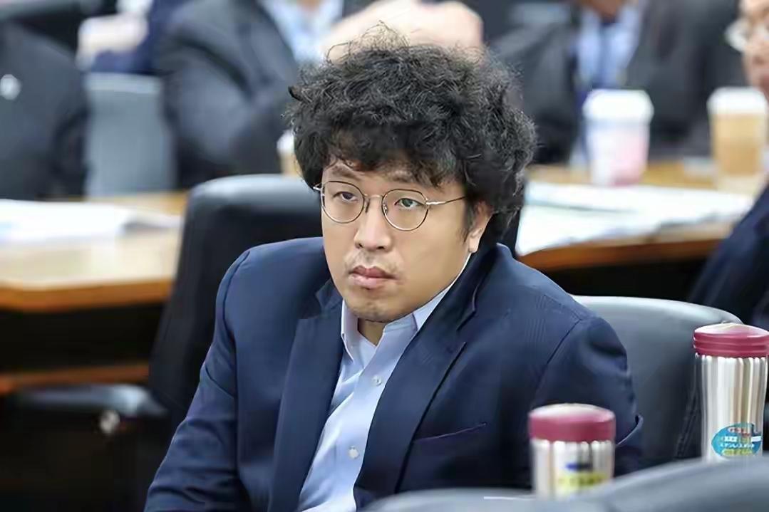 鱼跳出来必须弯腰捡回去，这叫常识！

捡鱼算美德？民进党已逼到没料可吹！

台北