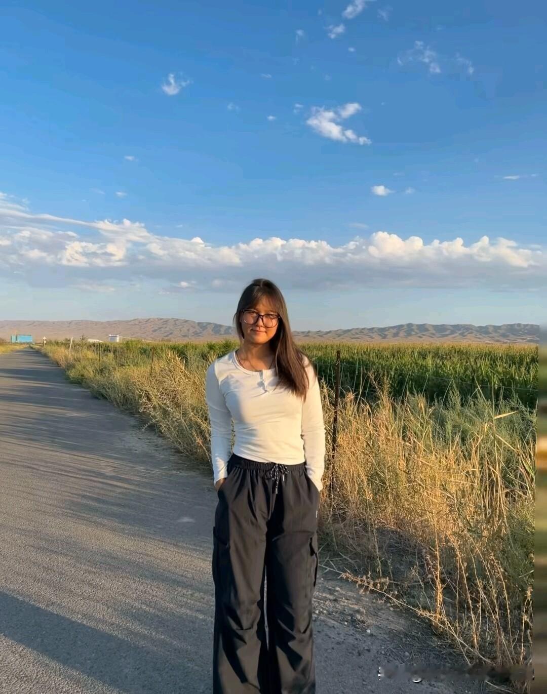 晒图笔记大赛天气不错，去田野里看看走走，看看大自然，享受生活[大笑][大笑][大