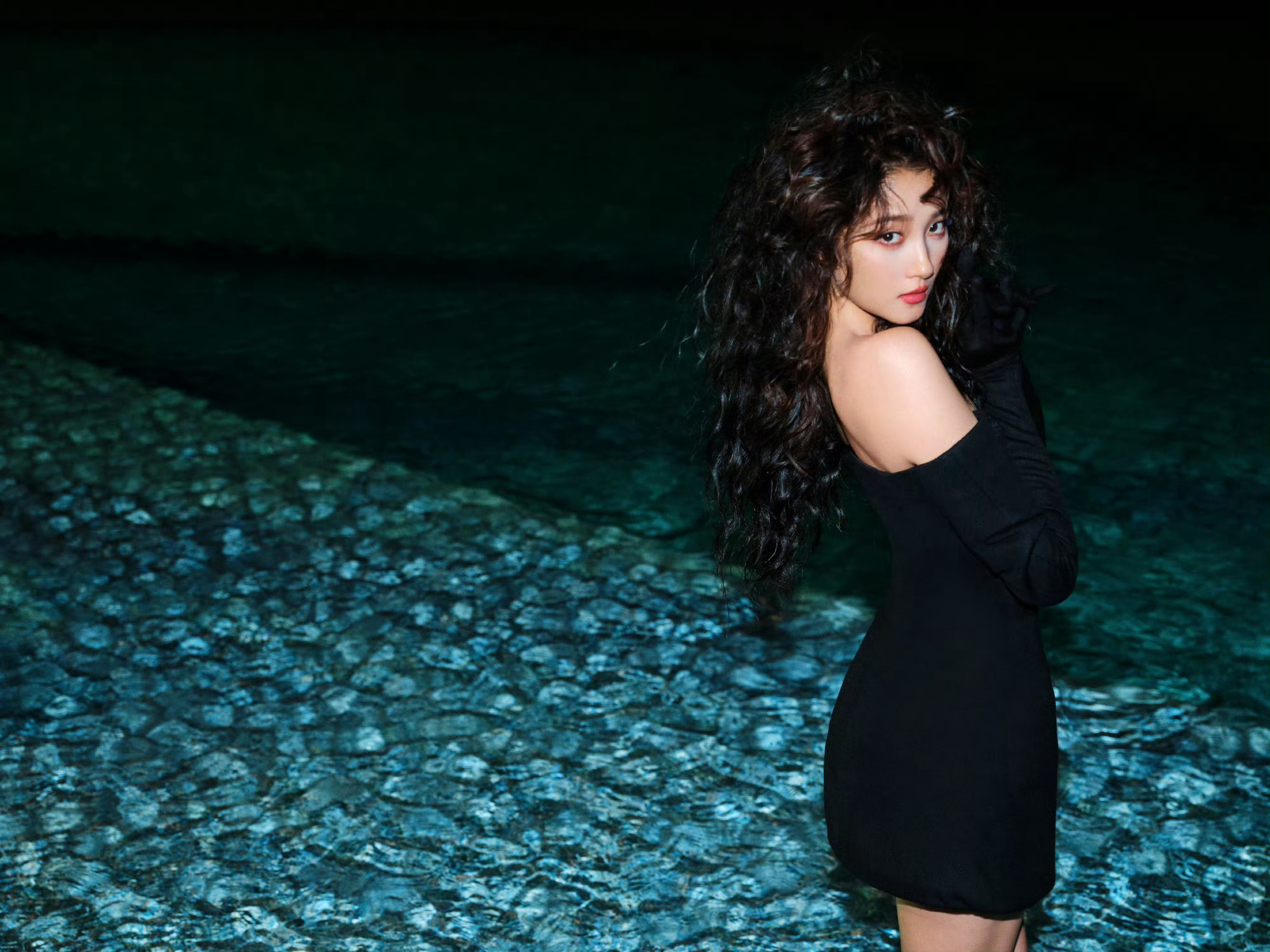 ELLE关晓彤第二套关晓彤ELLE好辣 ELLE关晓彤第二套，此女绝了，好辣[舔