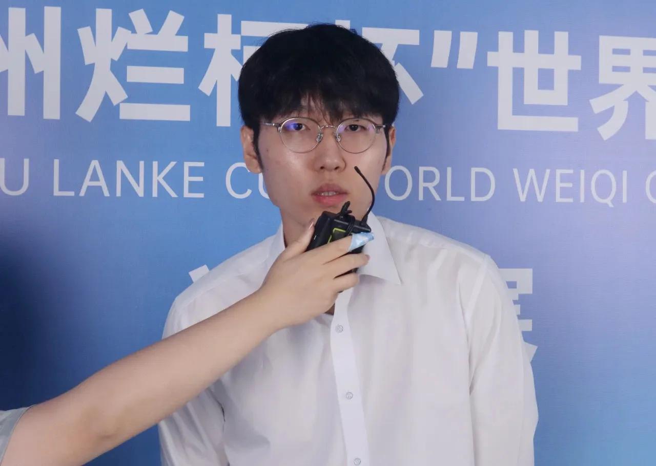 第二届烂柯杯决赛首局赛后，申真谞接受采访。

问题一：请简单谈谈今天这盘棋。
申