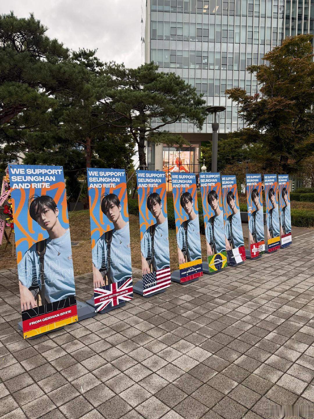 #欧美九国粉丝请愿洪承汉归队# 欧美九国粉丝请愿洪承汉归队，没想到他还有这么多粉