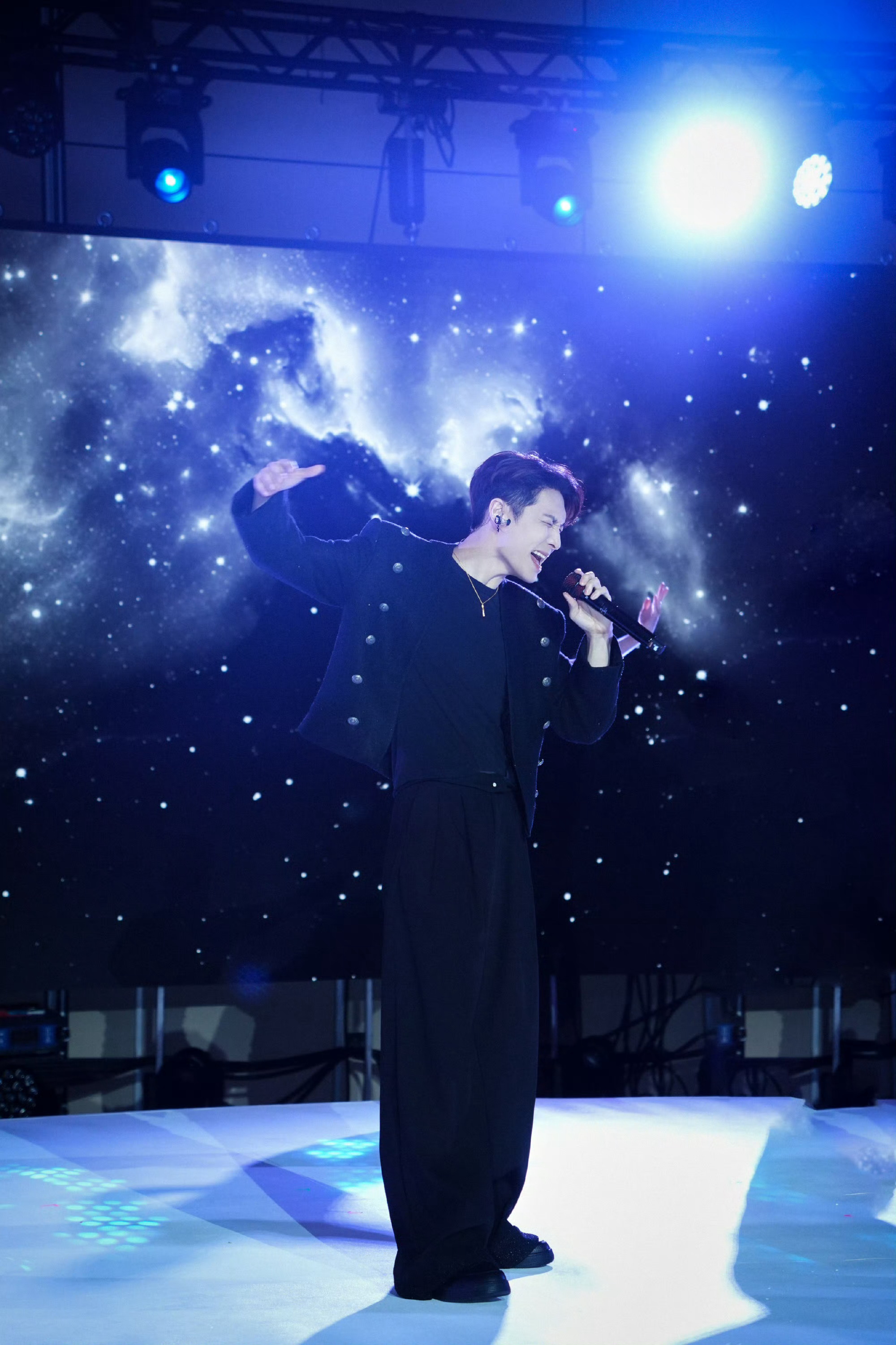 张艺兴顶尖奔赴双向赋能✨张艺兴赴硅谷出席全球具身智能创新大会，是峰会唯一受邀艺人