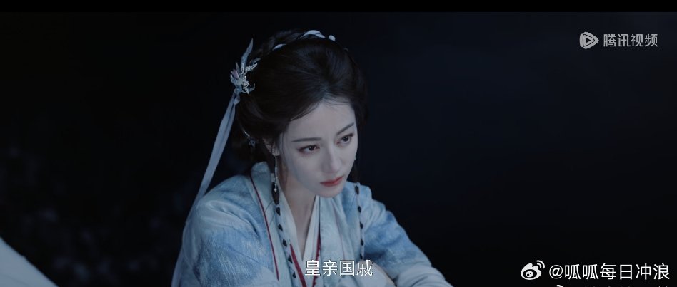 迪丽热巴《白日提灯》截图，有大气的有明艳的有温婉的不同造型，热巴在剧中状态如何？