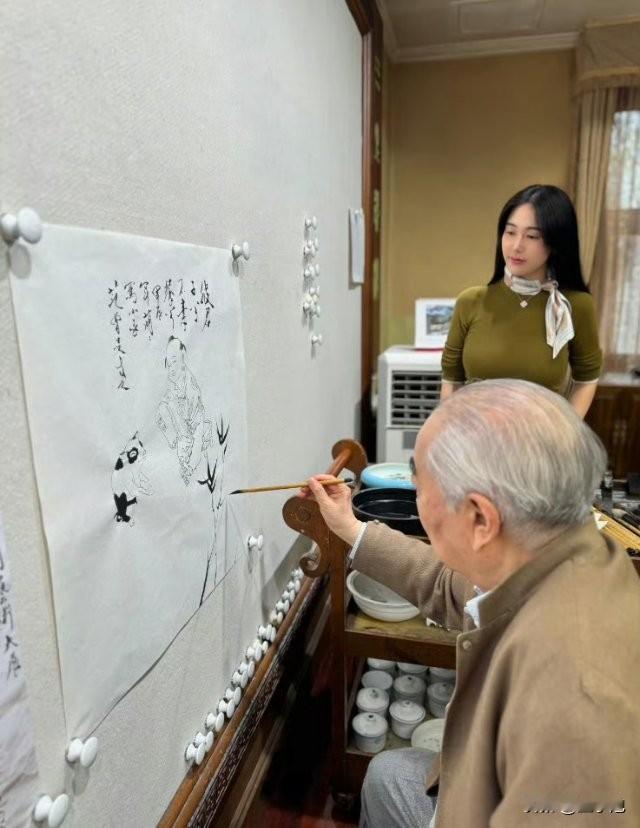 震惊！只需这一个举动，范曾就可以比肩齐白石、张大千等大艺术家了！
85岁的书画大