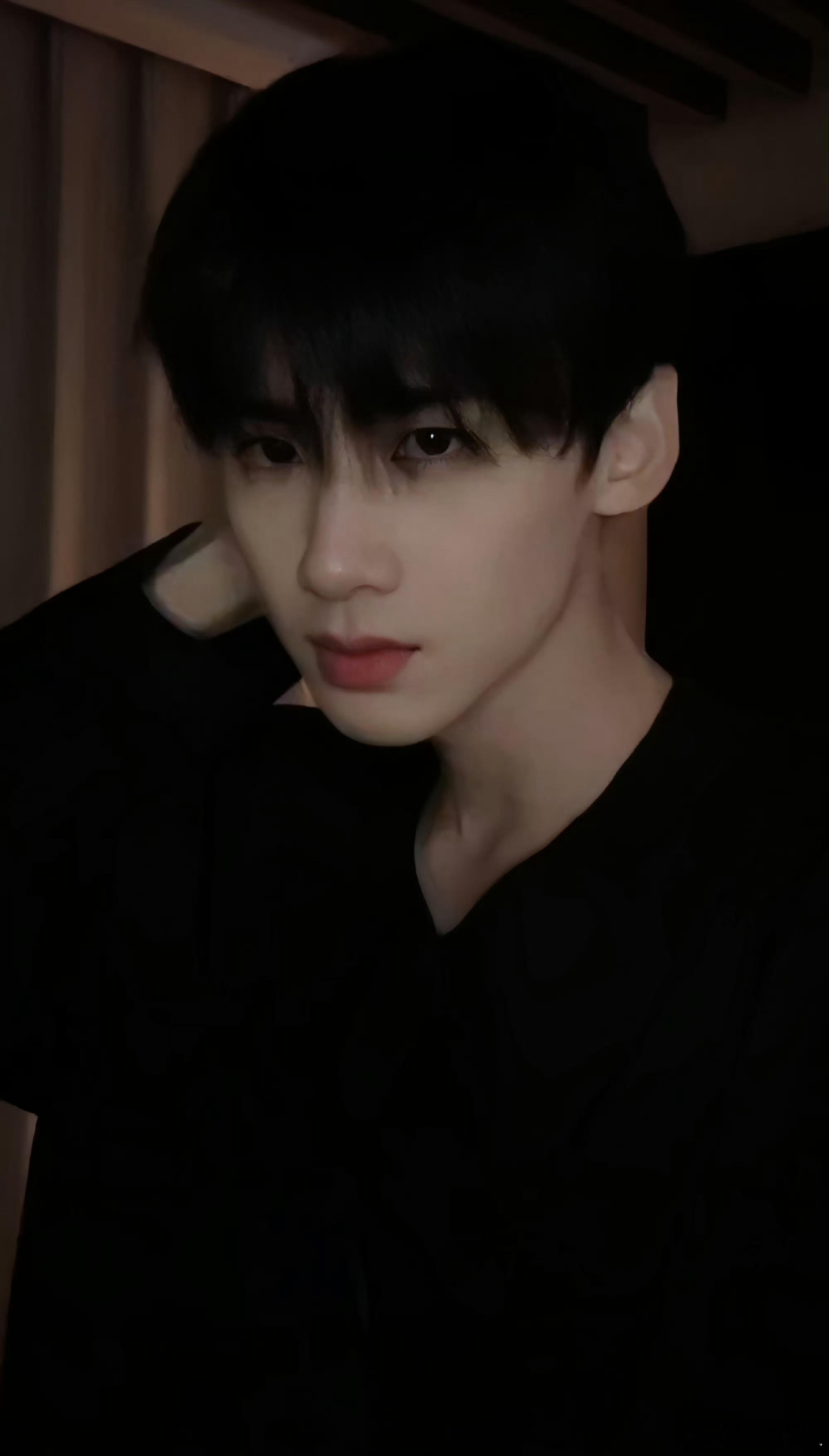 #白敬亭进组难哄#感觉恶意好大啊[吃瓜]之前没春节这事的时候顶多是什么不适合之类