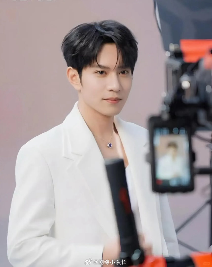 冯建宇最怕没接住戏无限超越班 海浪道具是他的起点，反派赛道是他的方向。冯建宇最怕