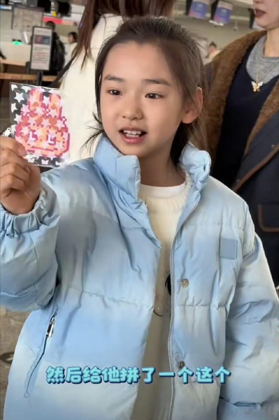 小酒窝给白鹿拼了拼豆小酒窝在尖叫之夜上，把自己亲手做的拼豆挂件送给了白鹿，两个小