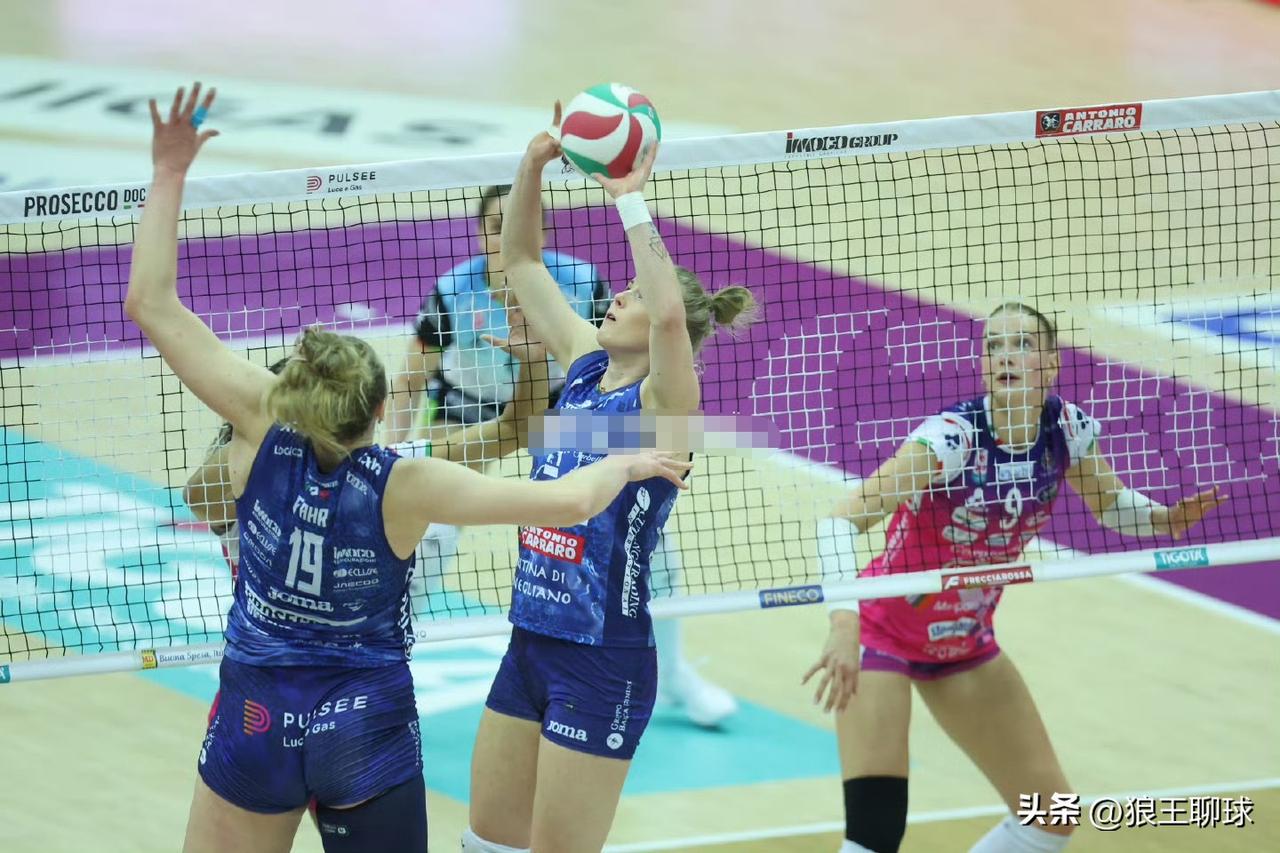 2025-26赛季意大利女排A1联赛半决赛第3回合，朱婷全程休战，托洛克因伤缺席