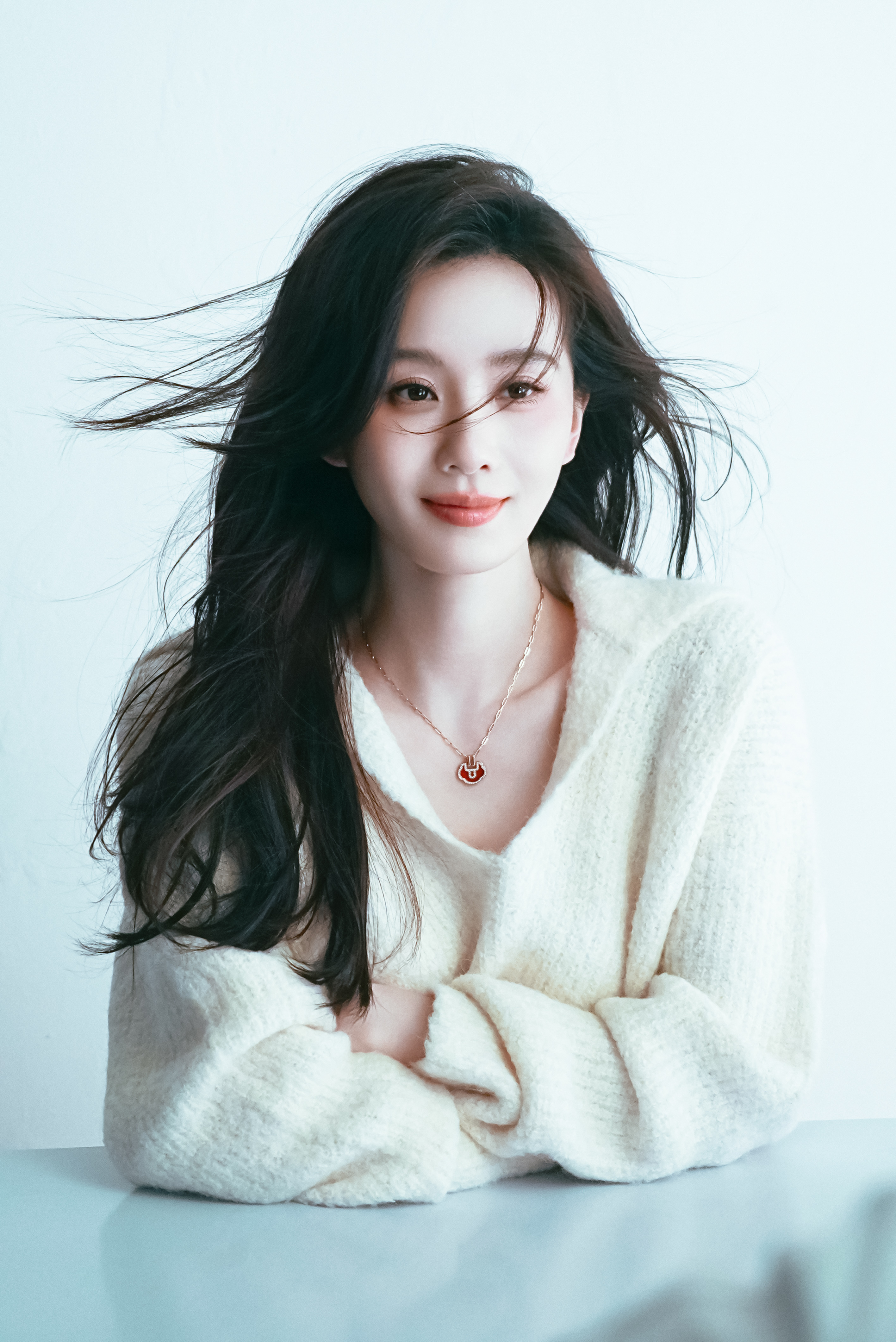 qeelin全球品牌代言人刘诗诗 修/无辜底色藏着含蓄吸引力，媚而不自知、可亲近