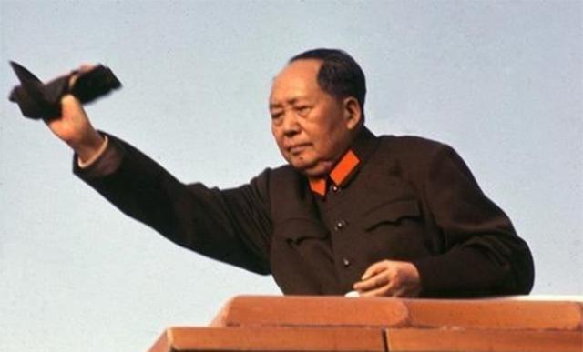 毛主席的亲切与关怀：用心牵挂身边人的婚恋，成功撮合了四对幸福伴侣！
1947年1
