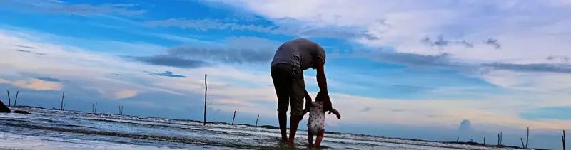 清明时节，我回到家乡为母亲上坟，再次见到了年届九旬的老爸。老爸身体依旧硬朗，只是