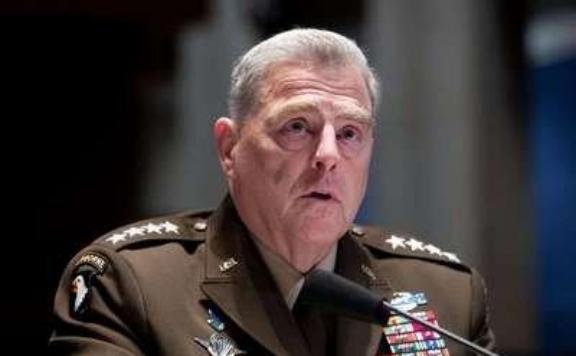 很多人以为美国疯狂围堵中国，是因为害怕解放军的导弹打到夏威夷。大错特错！真相是，