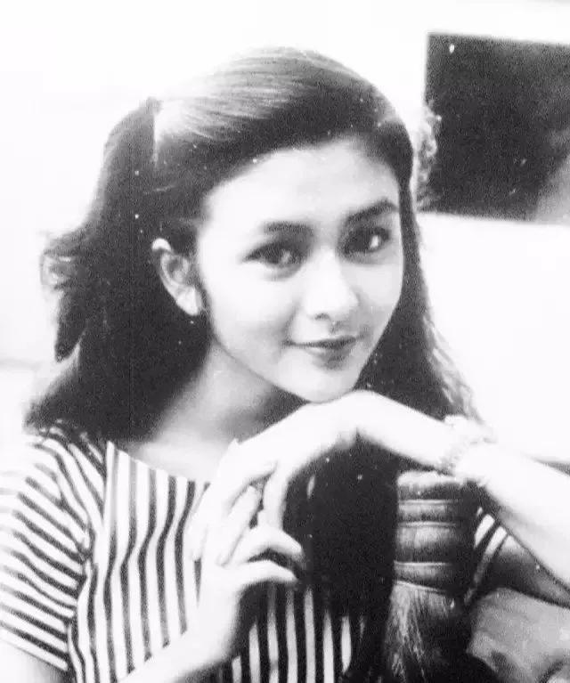 有人是“看起来那么普通却又那么自信”，而一些公认的美女却“美而不自知”。接下来小