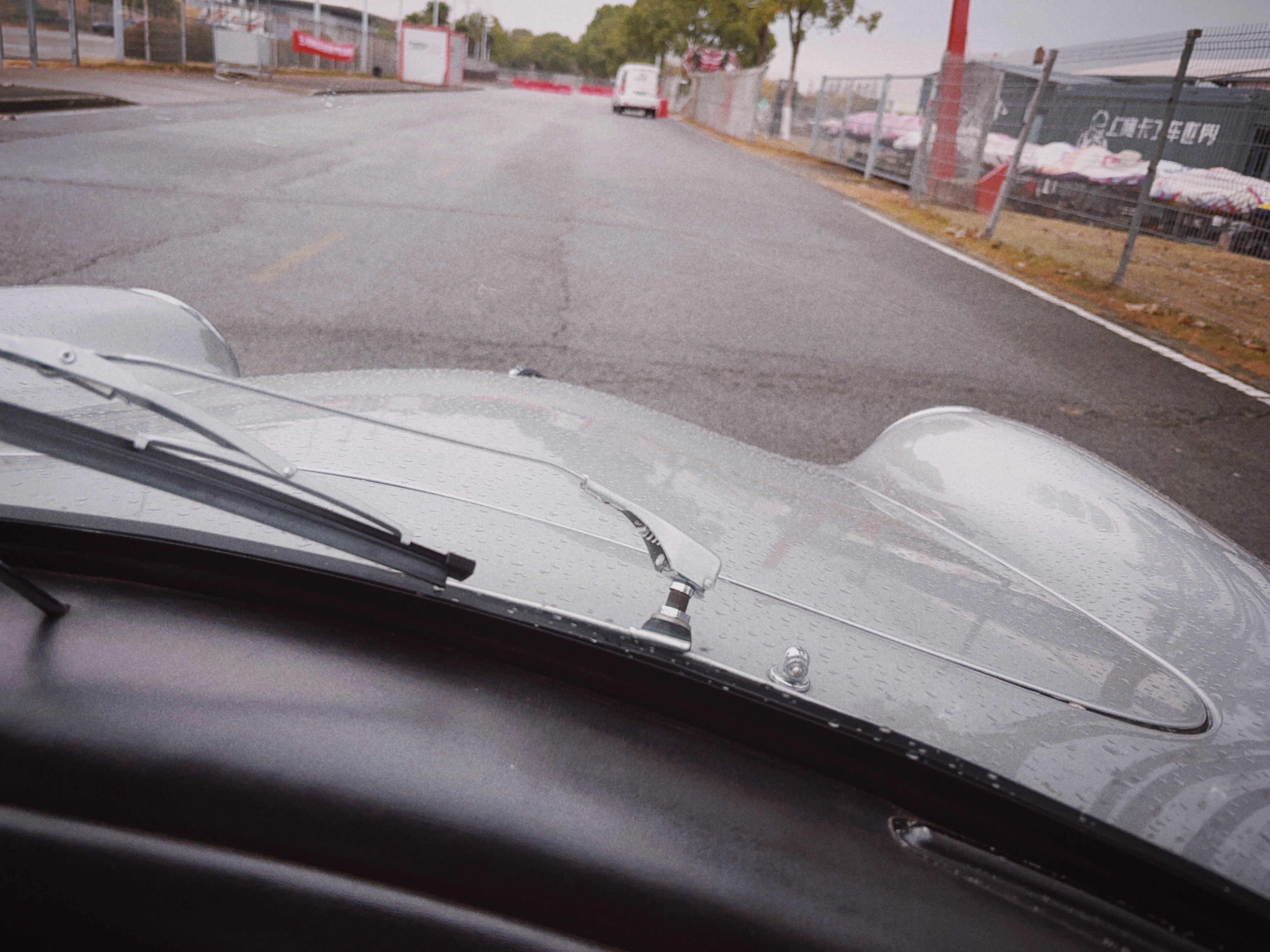 该试乘的试乘，该试驾的试驾，原本最喜欢第二代的911 G-Model，开完初代的