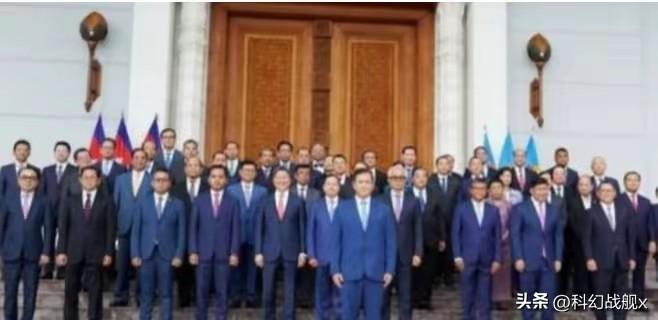 菲律宾 倒向了 美国 ， 新加坡 倒向了美国， 柬埔寨 倒向了美国， 越南 也在