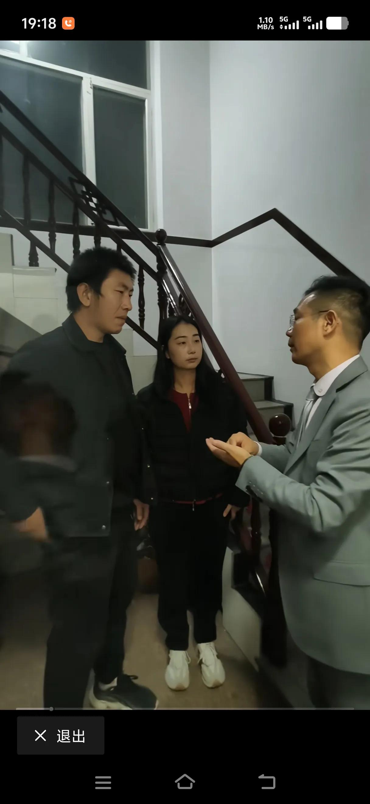 千不该万不该不该私闯民宅，看似为了自己的狗报仇，实则是为冲动付出代价。为了一条狗