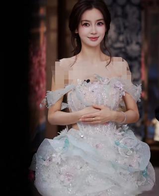 明眼人其实都能看得出来， 陈赫给杨颖刷30万， 从一开始就是有目的的，那就是单纯
