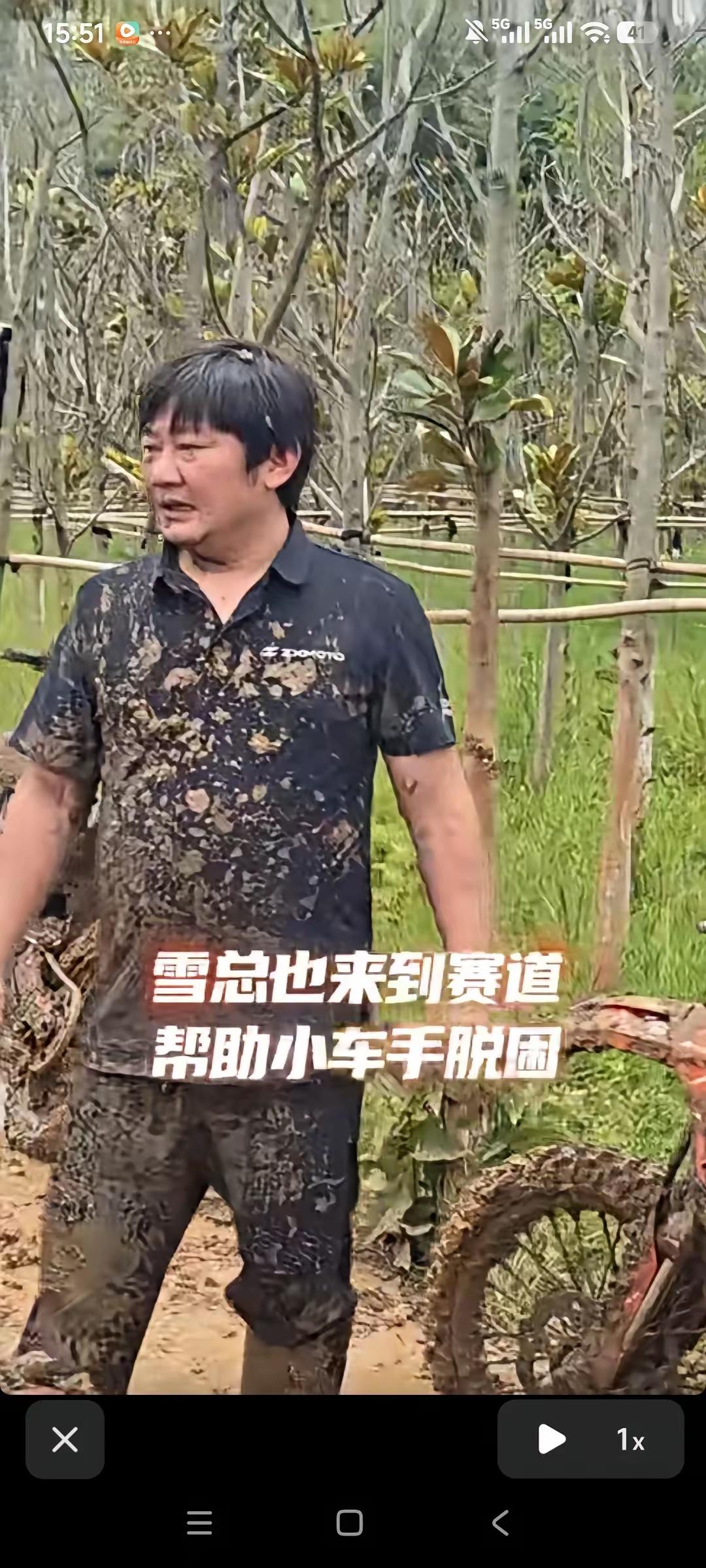 这次云南昆明的越野摩托赛，我看完现场视频直接被张雪整破防了。整个赛道全是烂泥，人