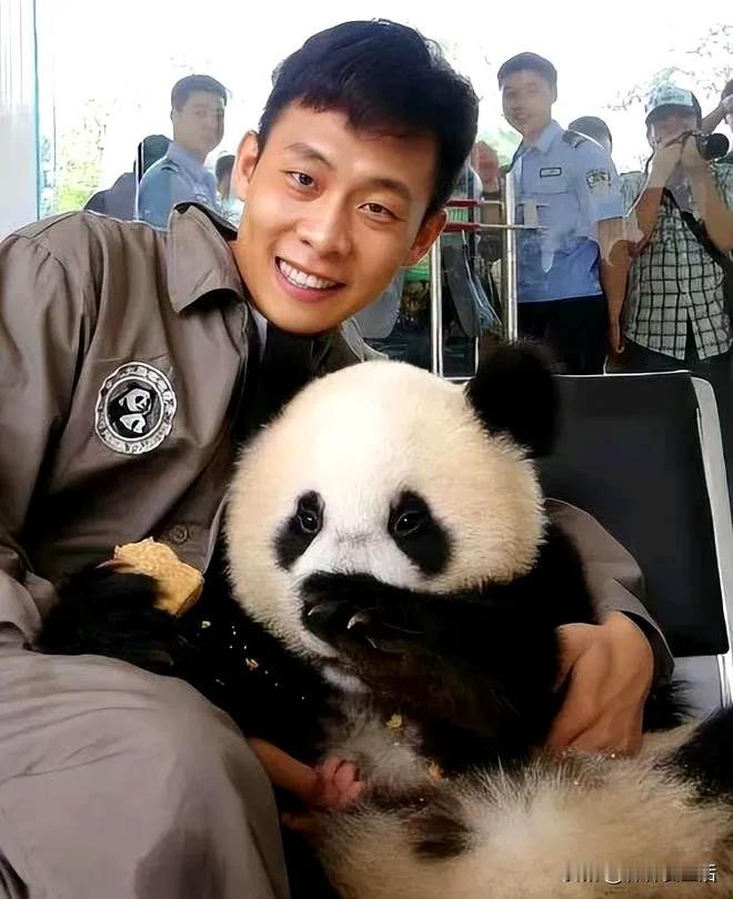 五一和张译的过往，但这不是重点，重点是我看到张译是不是太年轻了，好嫩啊。

而且