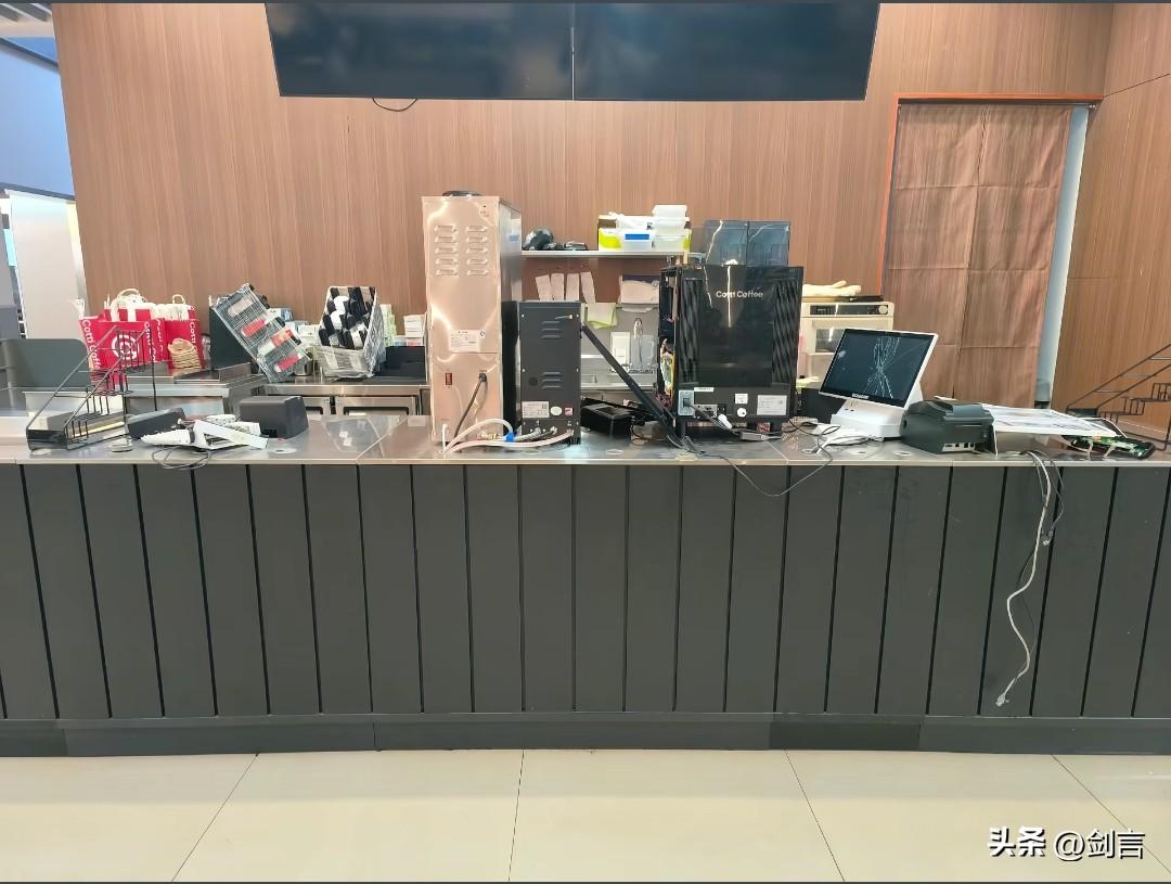 为什么受伤的偏偏是库迪啊
一位网友兄弟告白失败，为了挽回的面子，砸了库迪的一些设