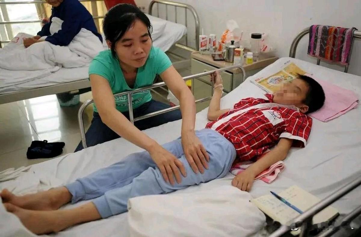 2018年，重庆某殡仪馆，夜晚收到一名9岁男孩的遗体，李师傅将其冷冻时，竟发现男
