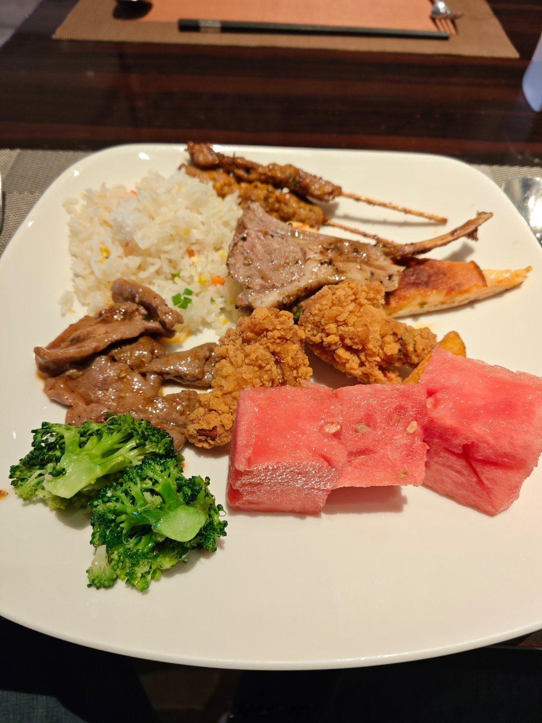 北京电车密度是真的高，路边打车一大半路过的都是电车，特斯拉又是电车的最少一半。不