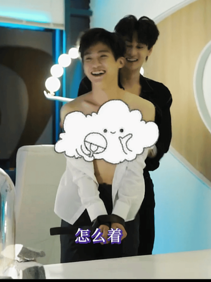 这会有孕妇🤰聊骚上一部戏同事叫老婆，还在给小子渝上下其手，这男的好像那个好色狂