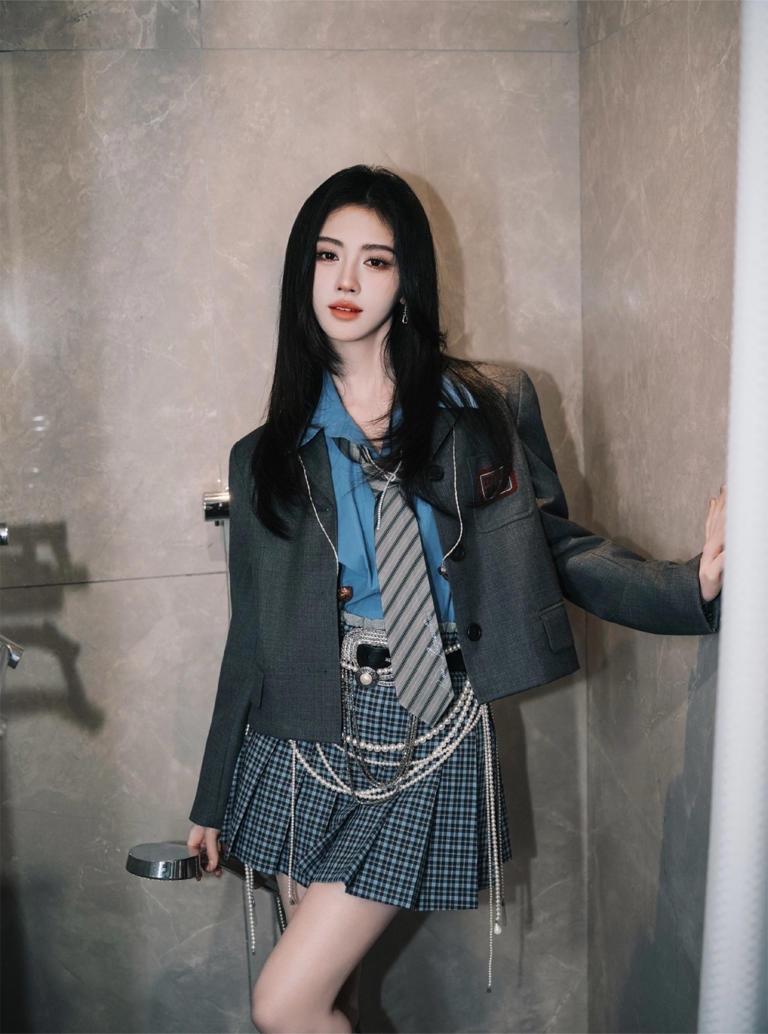 🔥 突发！鞠婧祎被前东家实名举报偷税漏税：瞒报88%？工作室火速否认：已起诉！