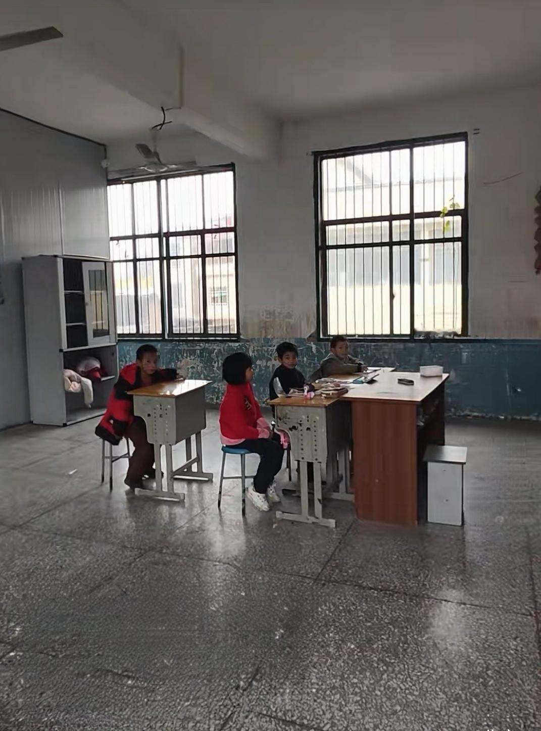 一个只有4个学生的班级，现在农村小学这个现象似乎很普遍了。随着新生人口的减少，这