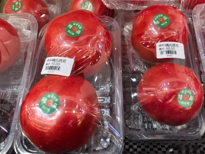 【西红柿身价暴涨原因找到了西红柿价格高位震荡或持续到3月】“俩西红柿要10块钱”