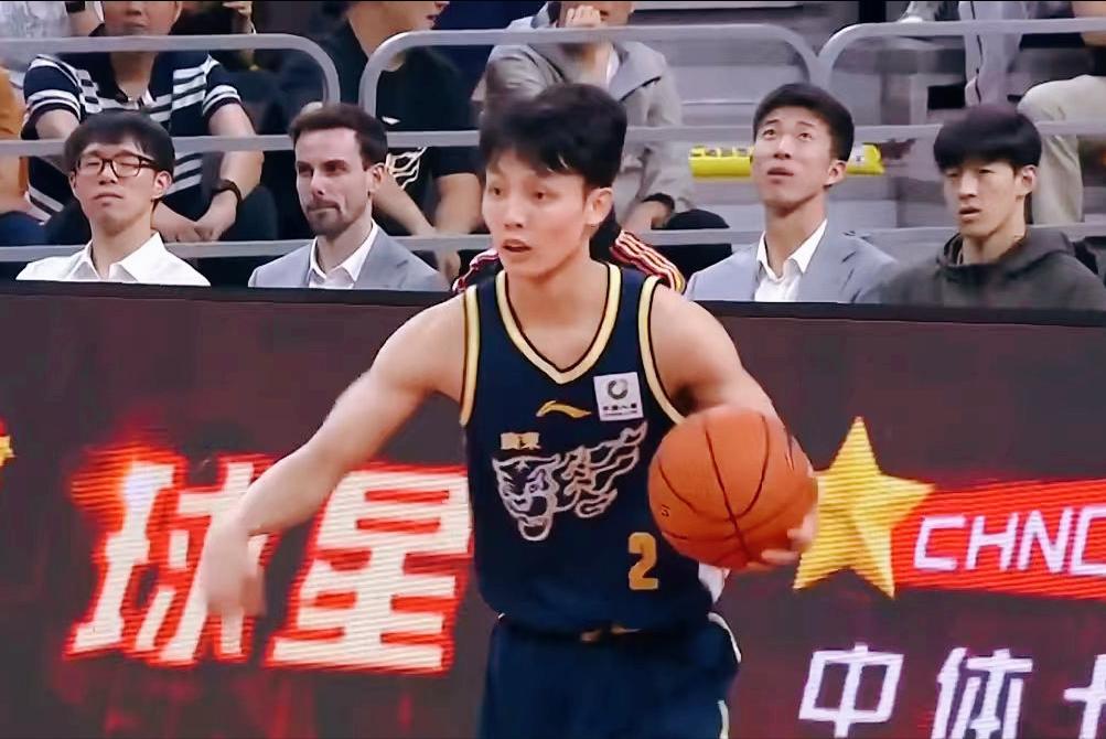 大意不得！
广东虽重回联赛第三，
但身后3支球队紧追不舍。

北京时间3月31日