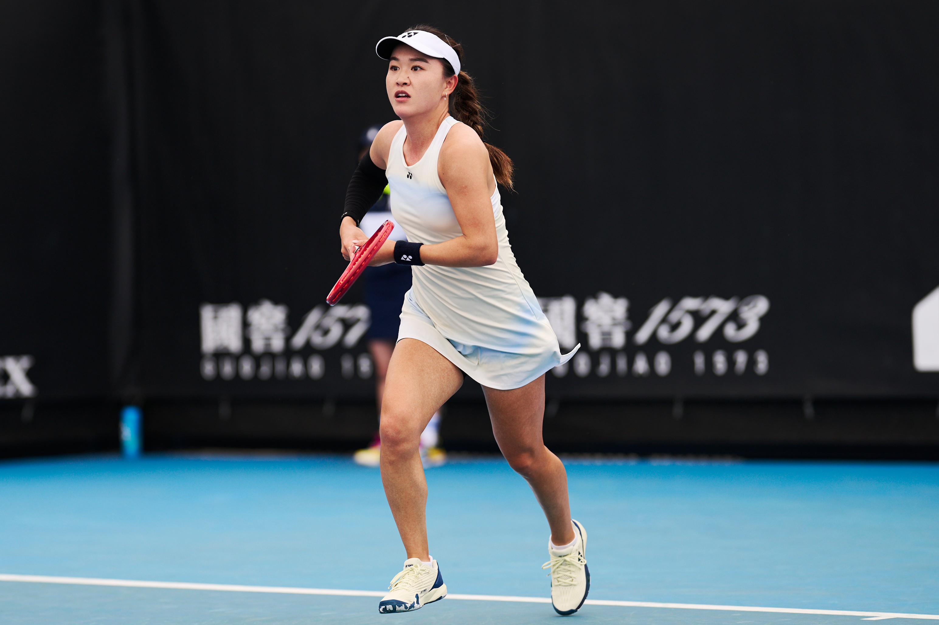 澳网2026 资格赛决胜轮，朱琳以5-7/4-6不敌斯塔库斯奇，无缘正赛。希望朱