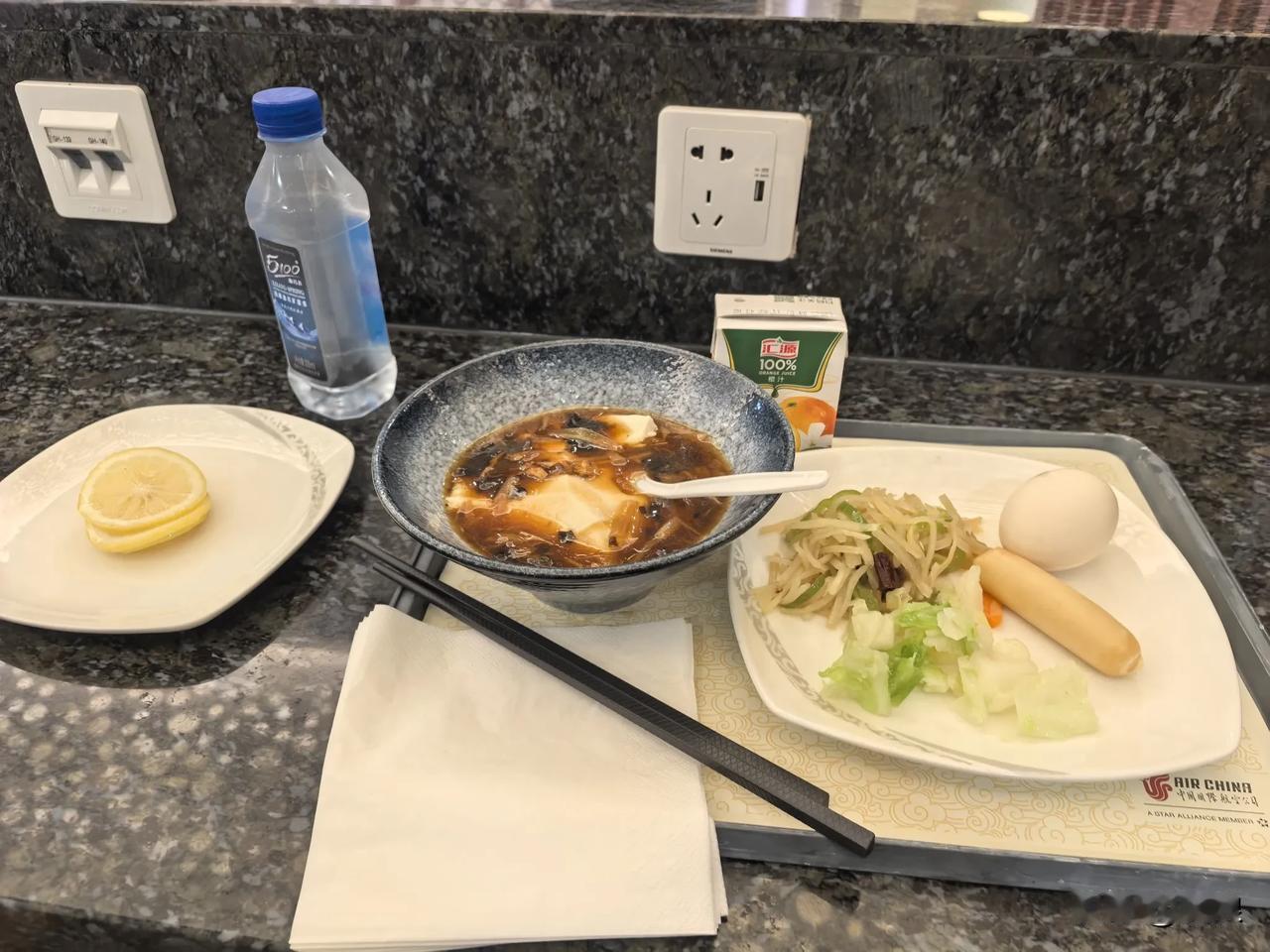 吃完早点就出发深圳，就为晚上的尊界S800发布会，据说今天能出价格！大家感觉最后