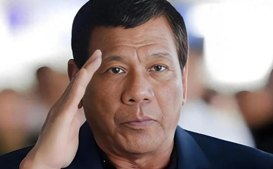 81 岁的杜特尔特，终究还是没能逃过这一劫。

一场酝酿了整整 8 年的跨国法律