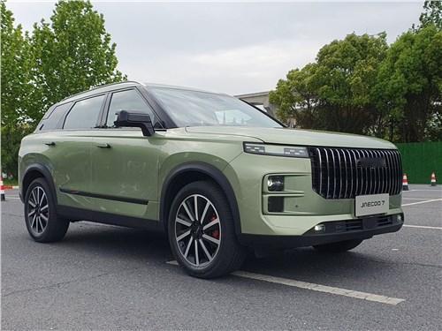 日本共同社报道:中国奇瑞三月登顶英国新车销量榜首。
国内这位网友说，这车是真难看