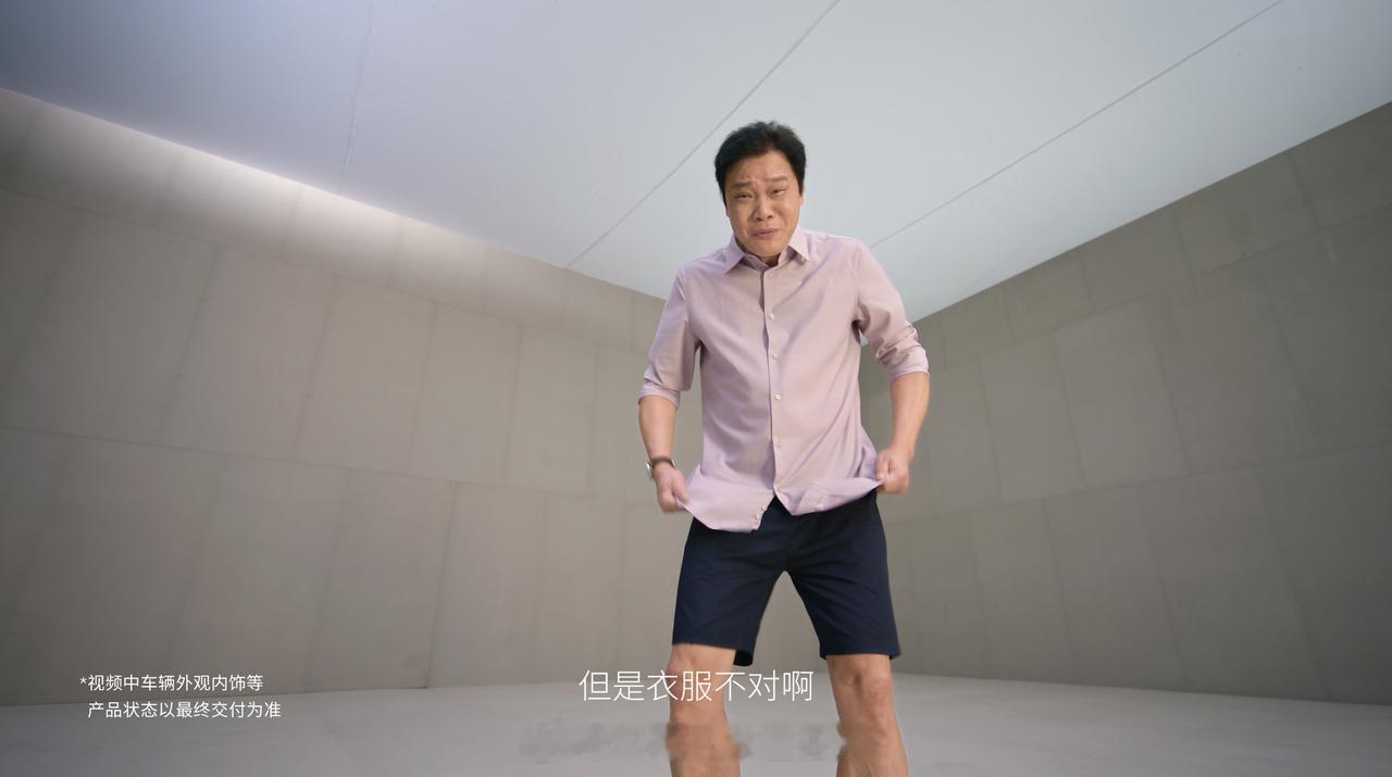 打完一场酣畅淋漓的球赛，下场后常常要换装赶赴下一场生活。这时候，蔚来ES8的大三