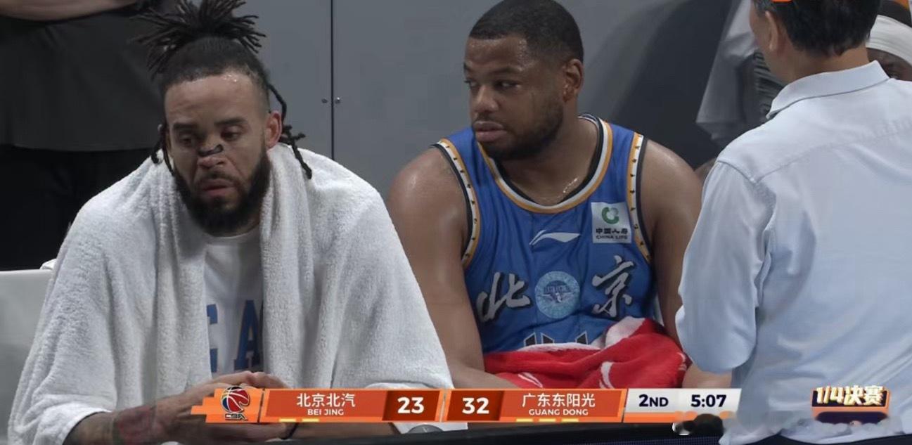 瞅瞅这眼神北京男篮vs广东男篮