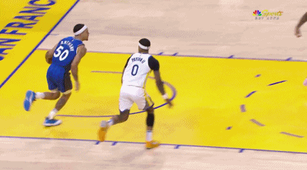 勇士再遭重创！小佩顿左腿腿筋拉伤离场！
NBA常规赛继续展开，勇士主场对阵魔术。