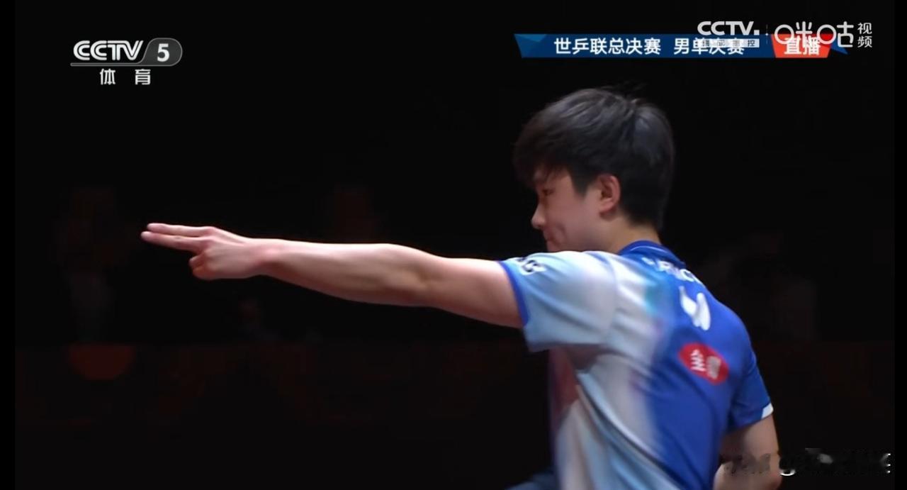 张本赢球后又露出了其嚣张的面目，他手指向谁呢？