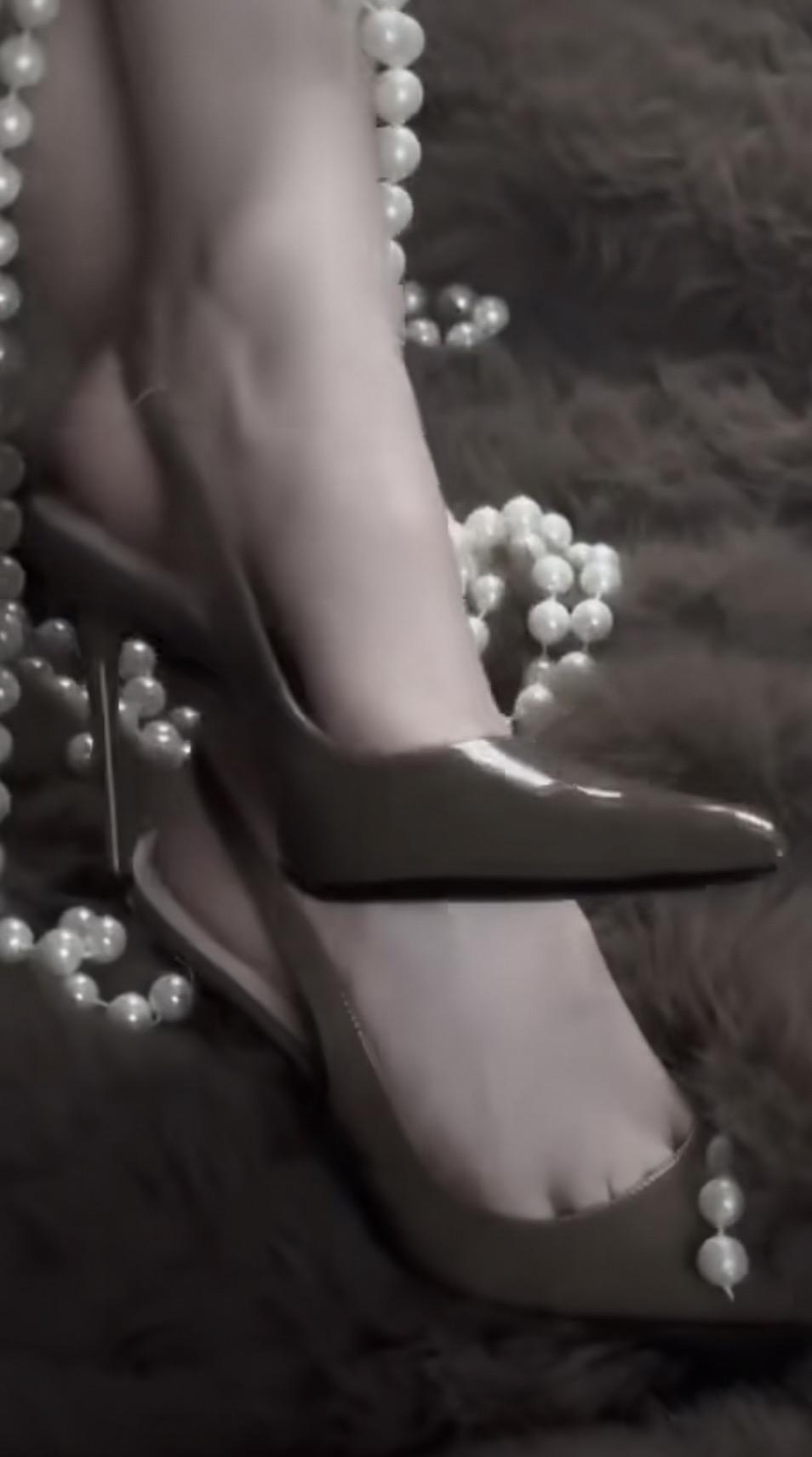 优雅复古风，珍珠与高跟鞋的完美搭配