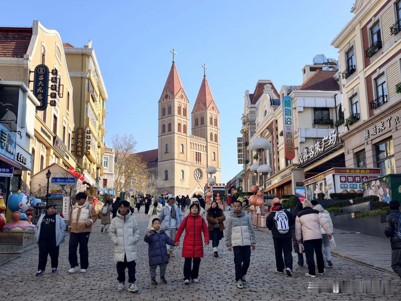 一早从安丘出发，自驾青岛，导航栈桥地面停车场，每小时4元，千万不要停地下，地下停