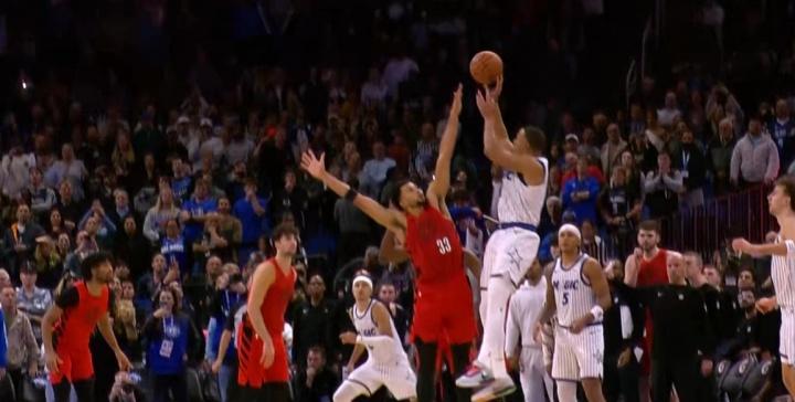 比赛剩余10.6秒，开拓者109比111落后1分，发边线球，直接空接得分还加罚。