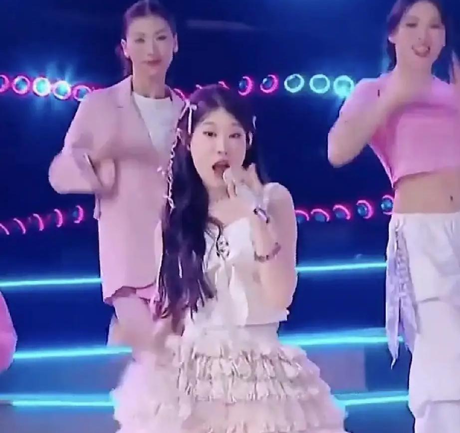 身材好颜值高还努力，
沈佳润你真的不给同龄人留活路了吗？

2006 年出生的沈