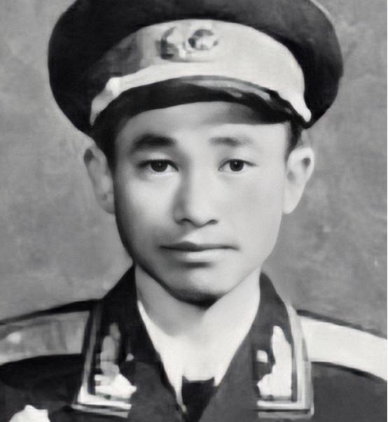 1951年，铁原阻击战，彭老总命蔡长元以死抗敌，谁知蔡长元转头下令“全军解散”，